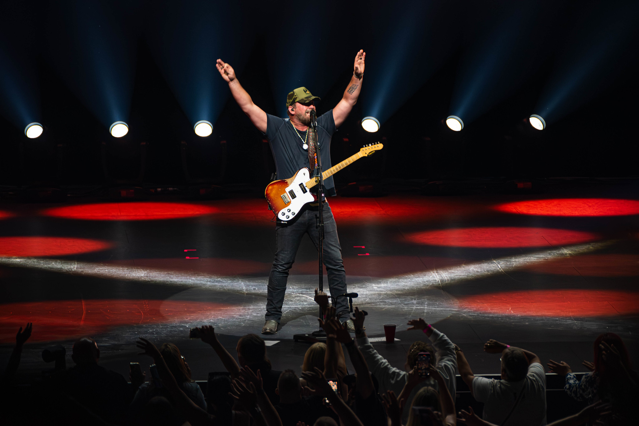 Crowd at a Lee Brice show